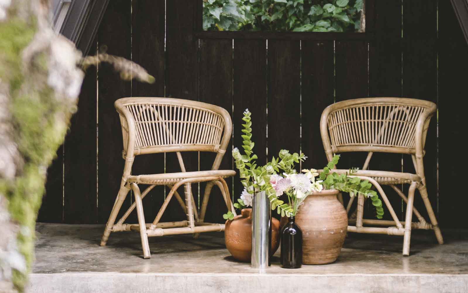 Bancos para jardín: el mueble de tendencia para decorar el exterior