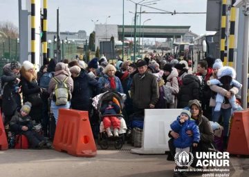 La Obra Social konzept ayuda a los refugiados de Ucrania con ACNUR